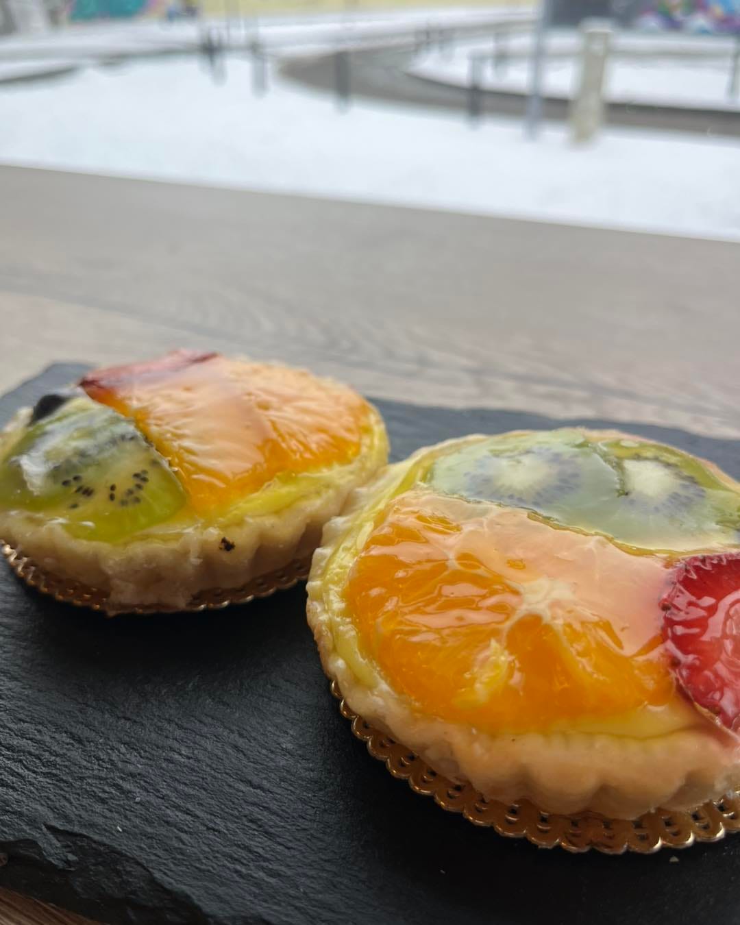 Ovocné košíčky s kiwi, pomerančem a jahodou